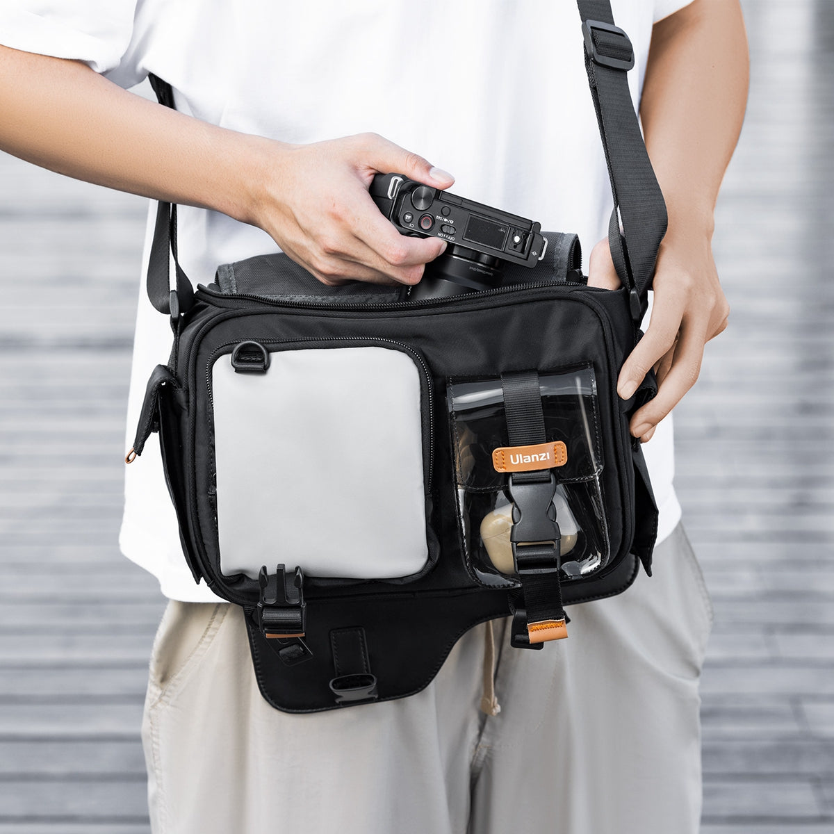 BOLSO ULANZI TIPO MESSENGER BLACK B118