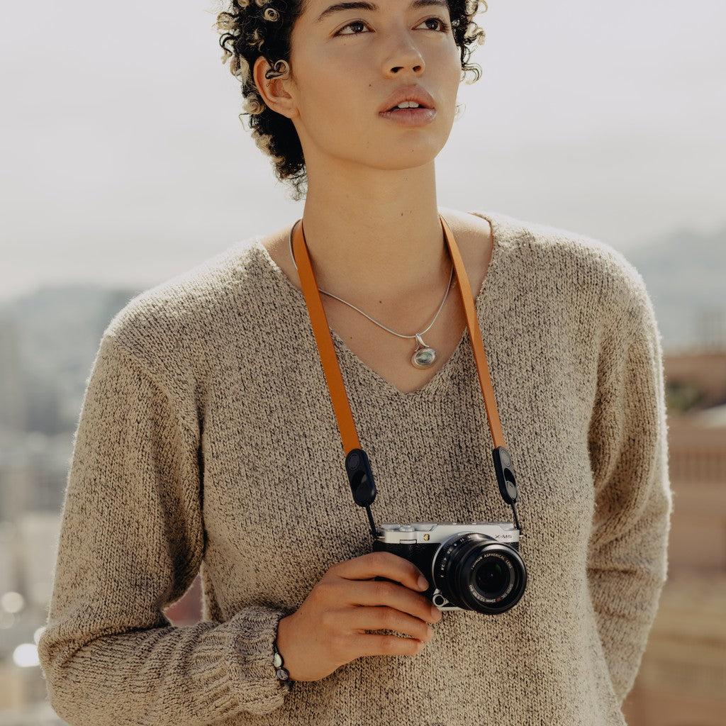 FORM LEATHER CAMERA STRAP/ NECK-AMBER