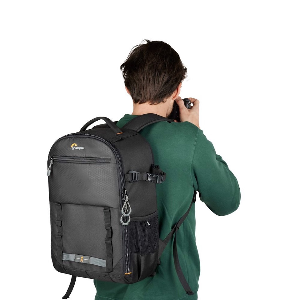 MALETIN LOWEPRO ADVENTURA BP 300 III BLACK