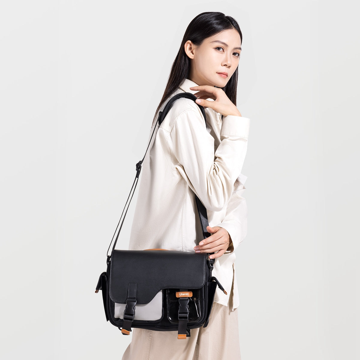 BOLSO ULANZI TIPO MESSENGER BLACK B118