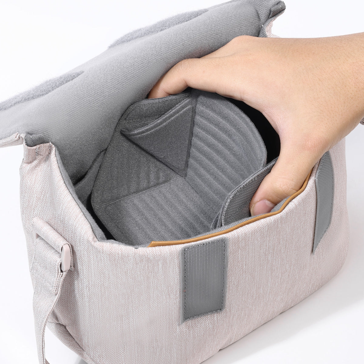 BOLSO ULANZI DE HOMBRO LIGERO B011