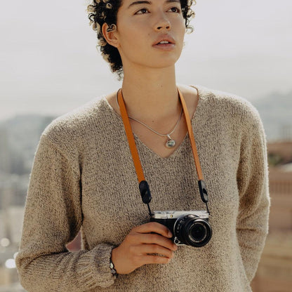 FORM LEATHER CAMERA STRAP/ NECK-AMBER
