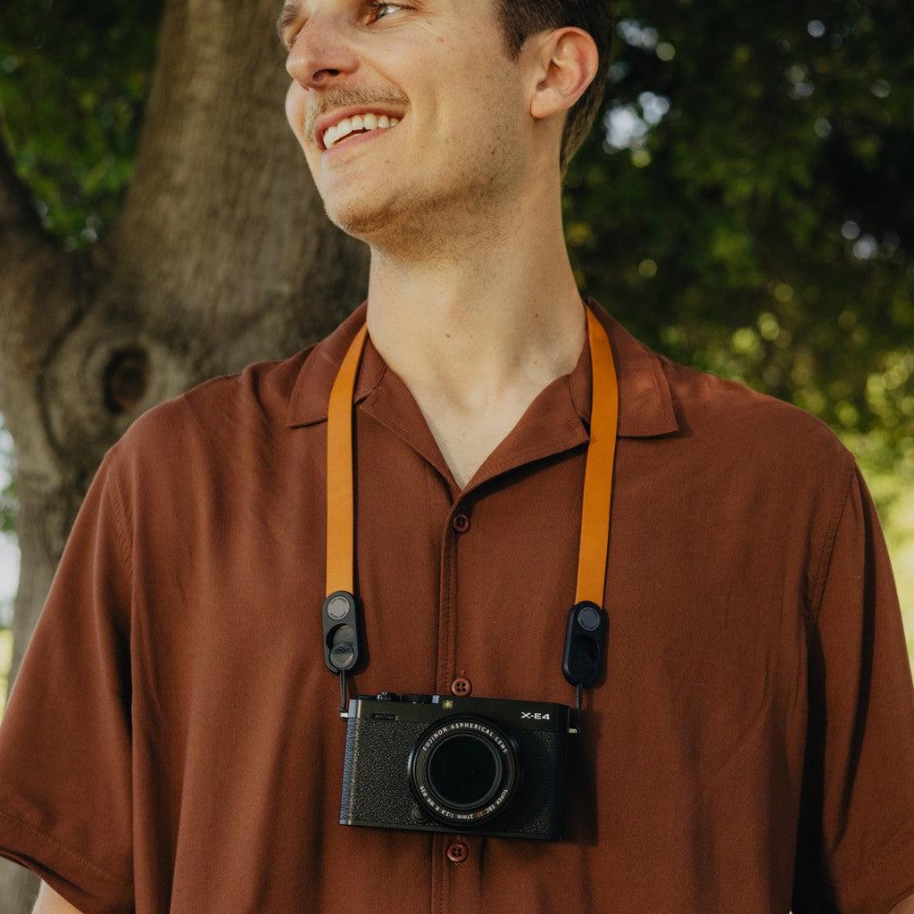 FORM LEATHER CAMERA STRAP/ NECK-AMBER