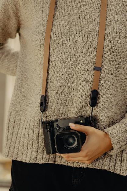 FORM LEATHER CAMERA STRAP/ STANDARD-TAN